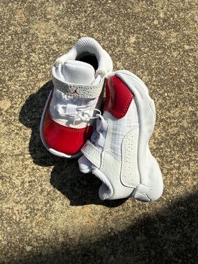 Nike Toddler White and Red Low-Top Sneakers